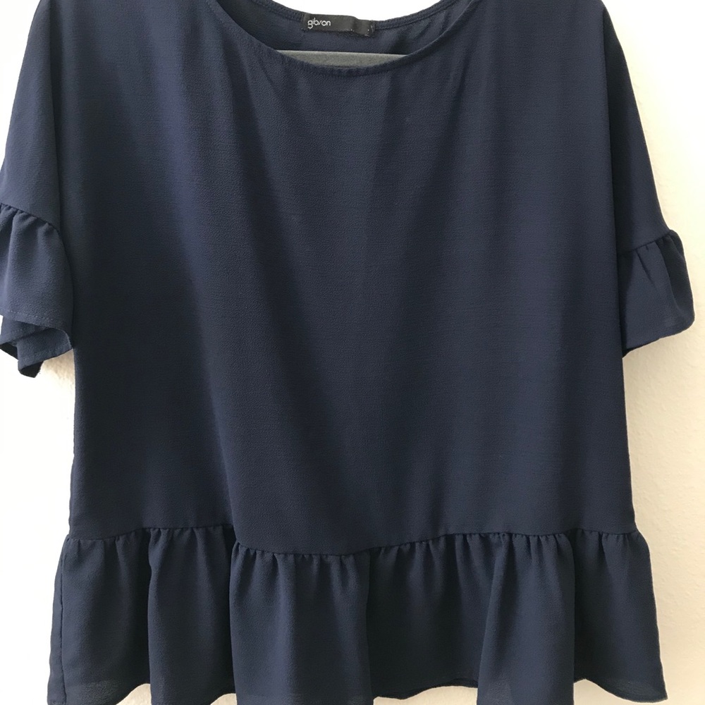 Flouncy loose fitting blouse